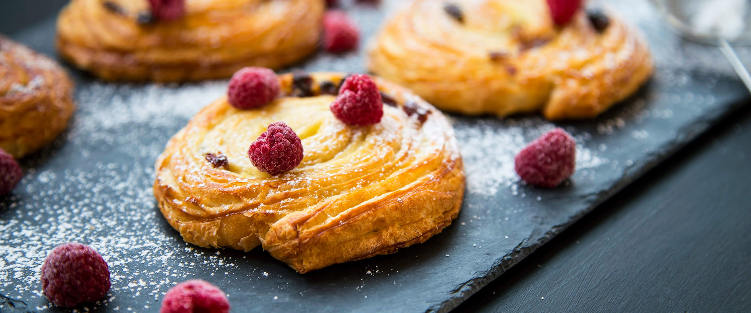 Toasted scrolls with fruit on a serving plate